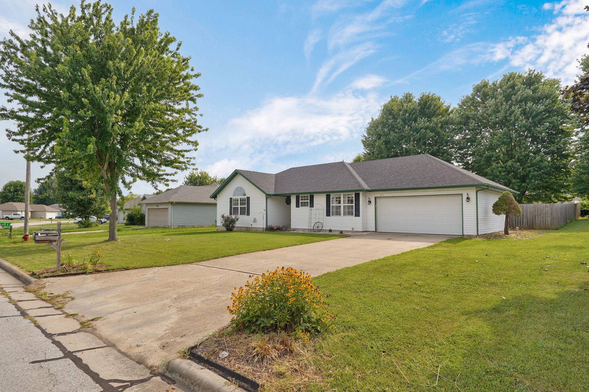 204 Arrowhead RD, Willard, MO 65781