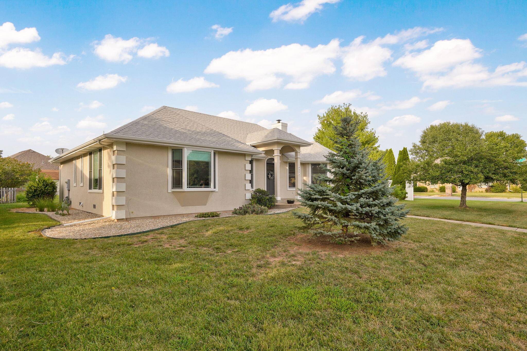 2371 W Allen DR, Springfield, MO 65810