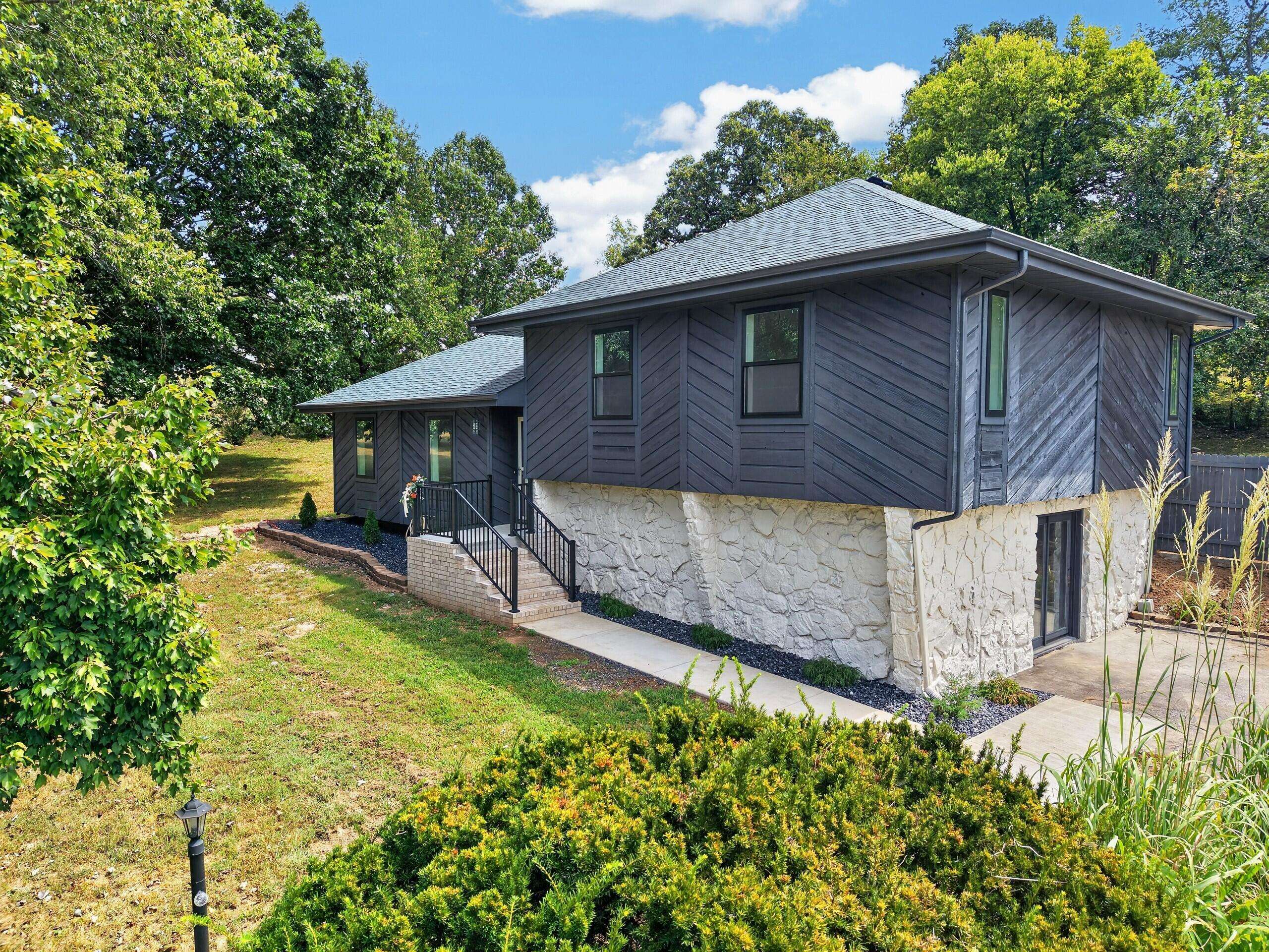 3144 W Heritage DR, Ozark, MO 65721
