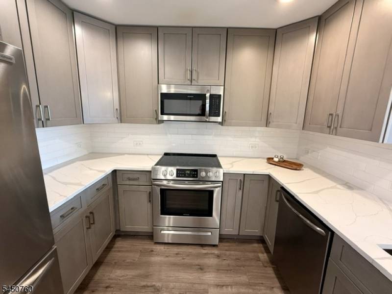 1 Carriage City Plz #1620, Rahway City, NJ 07065