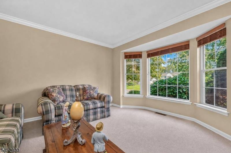 22 Mott Way, Raritan Twp., NJ 08822