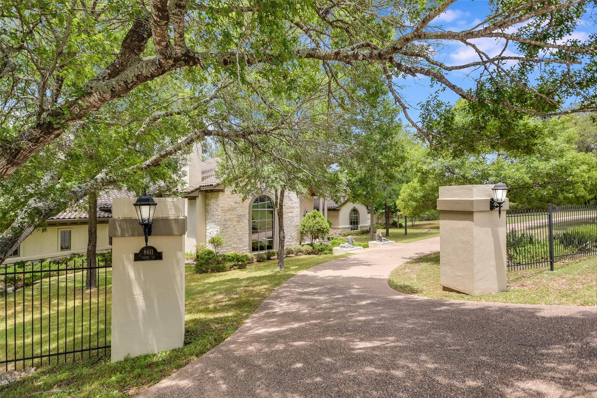 8611 Young LN, Austin, TX 78737