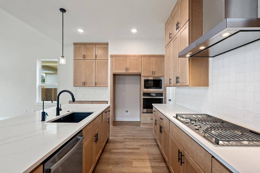 531 Darley Oak Drive, Dripping Springs, TX 78620