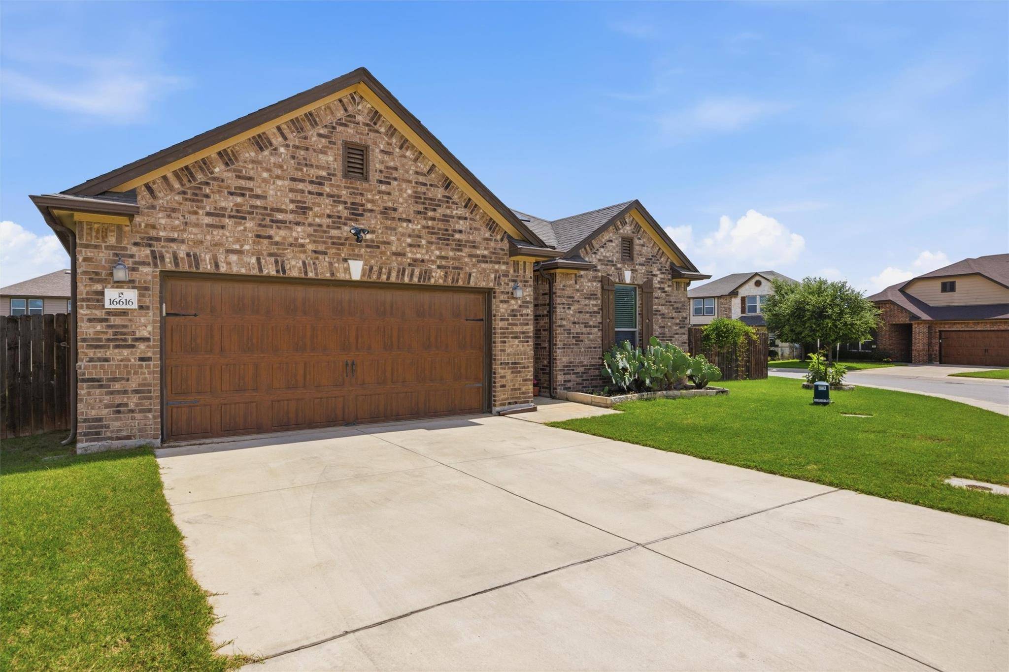 16616 Brogan LN, Pflugerville, TX 78660