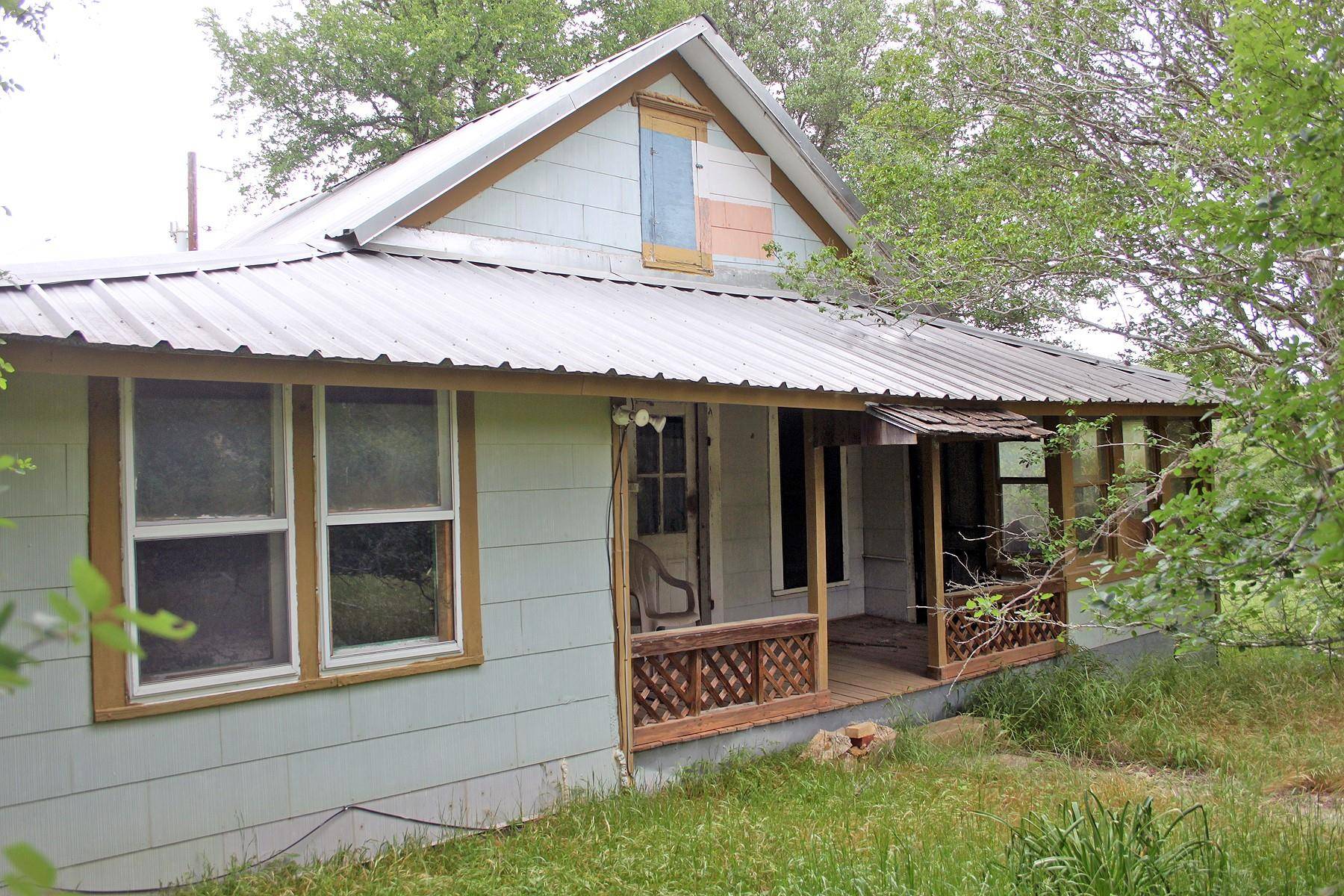 7887 Pettytown RD, Red Rock, TX 78662