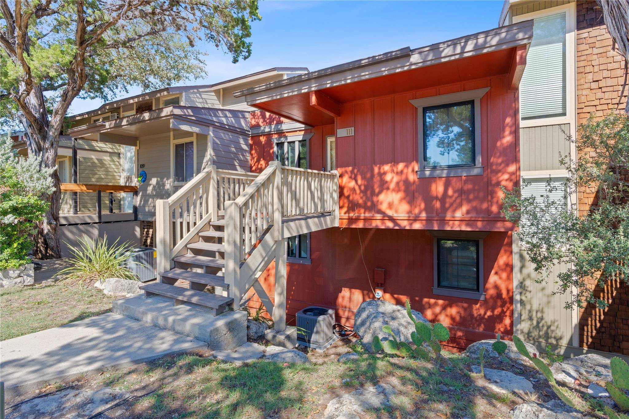 111 Comanche PT, Point Venture, TX 78645
