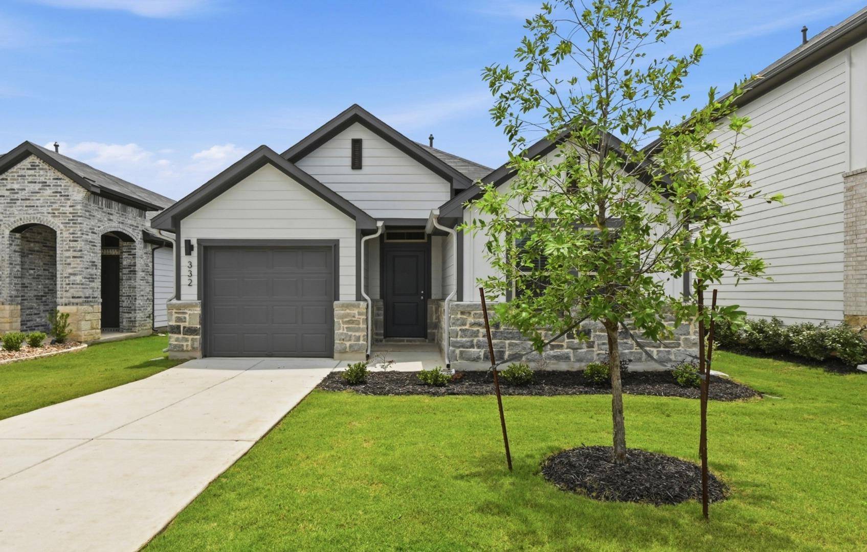 332 Bendecido LOOP, Elgin, TX 78621