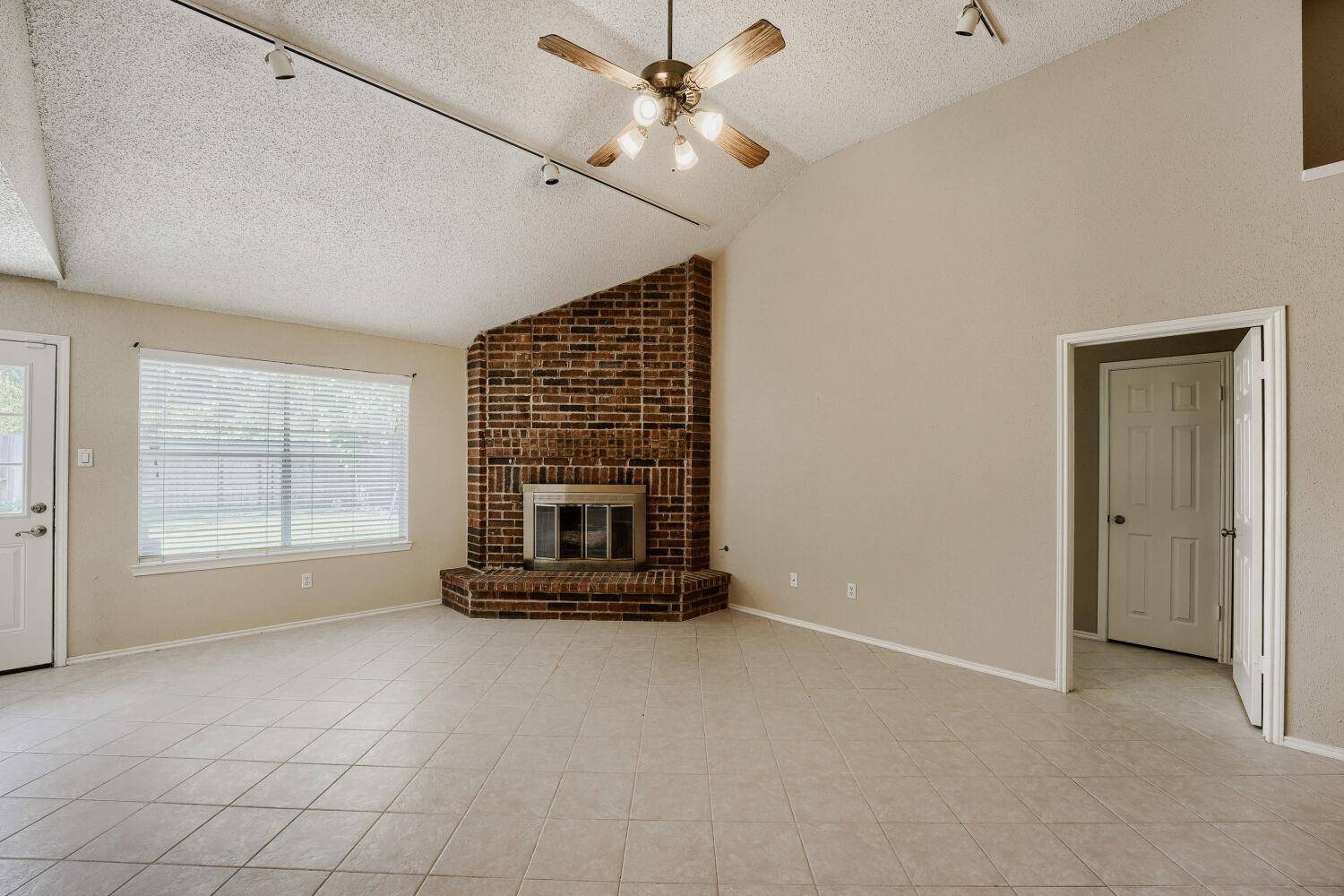 8009 Tantara CT, Austin, TX 78729