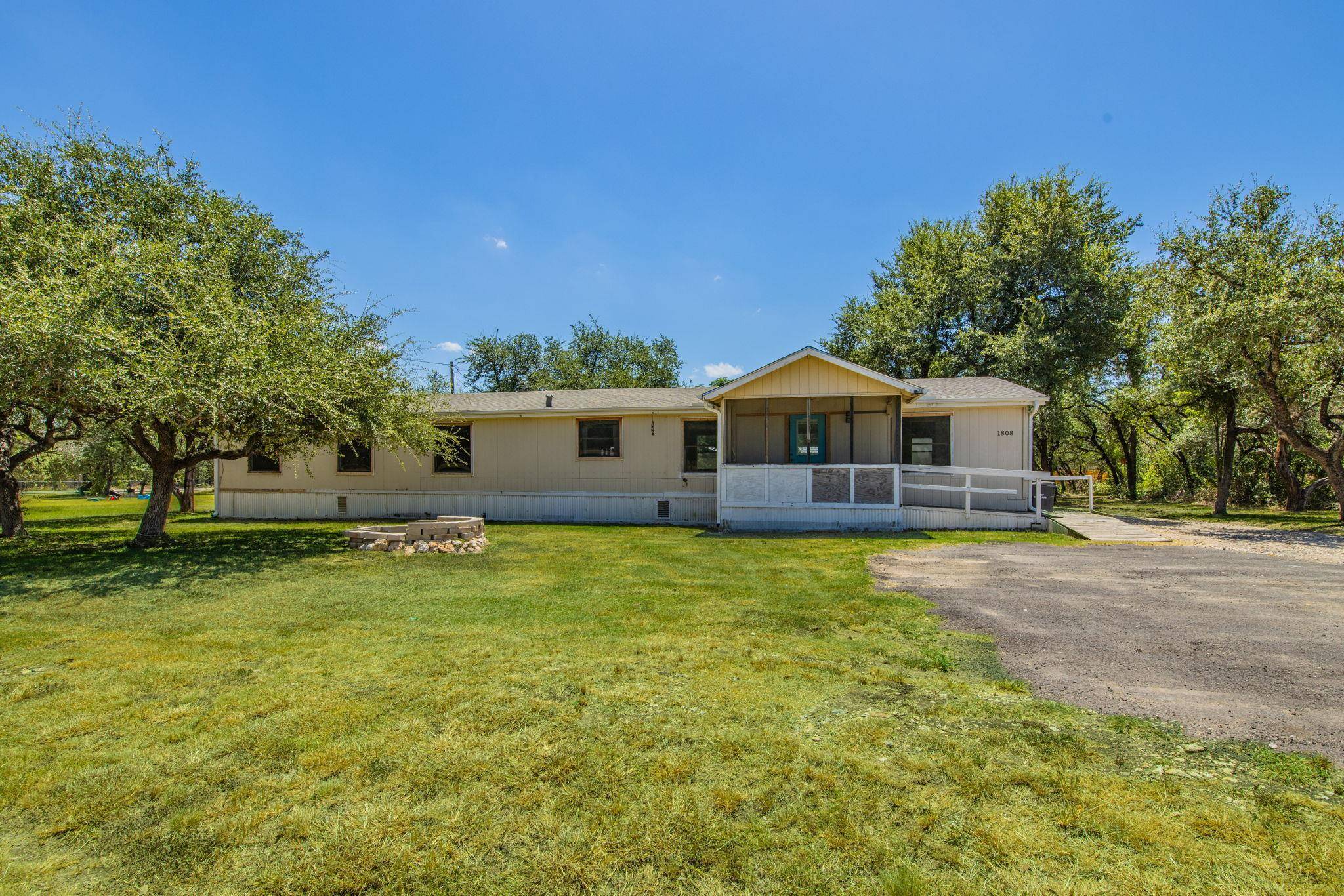 1808 Falcon Oaks DR, Leander, TX 78641