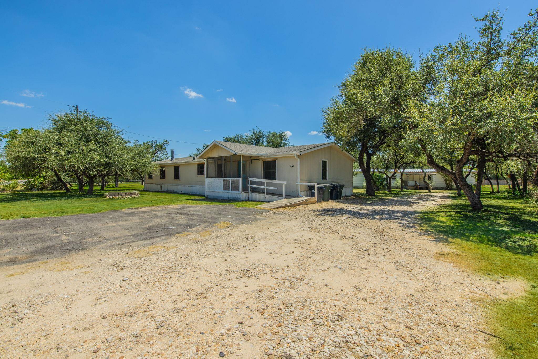 1808 Falcon Oaks DR, Leander, TX 78641