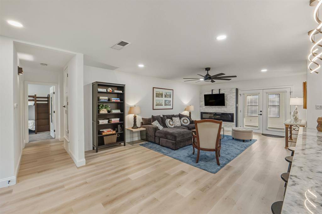 2107 Lewood CIR, Austin, TX 78745