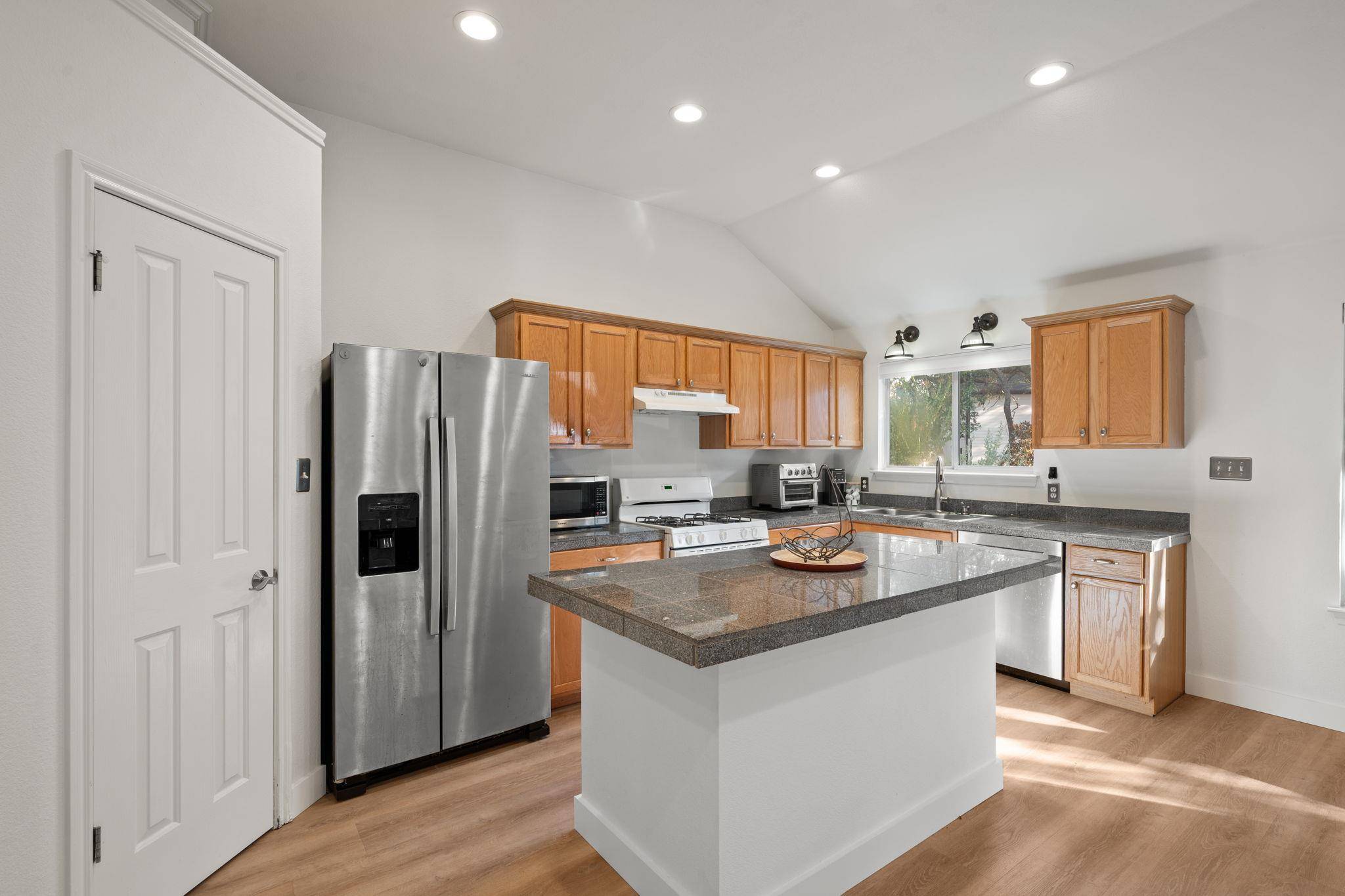 5613 Lomita Verde CIR, Austin, TX 78749