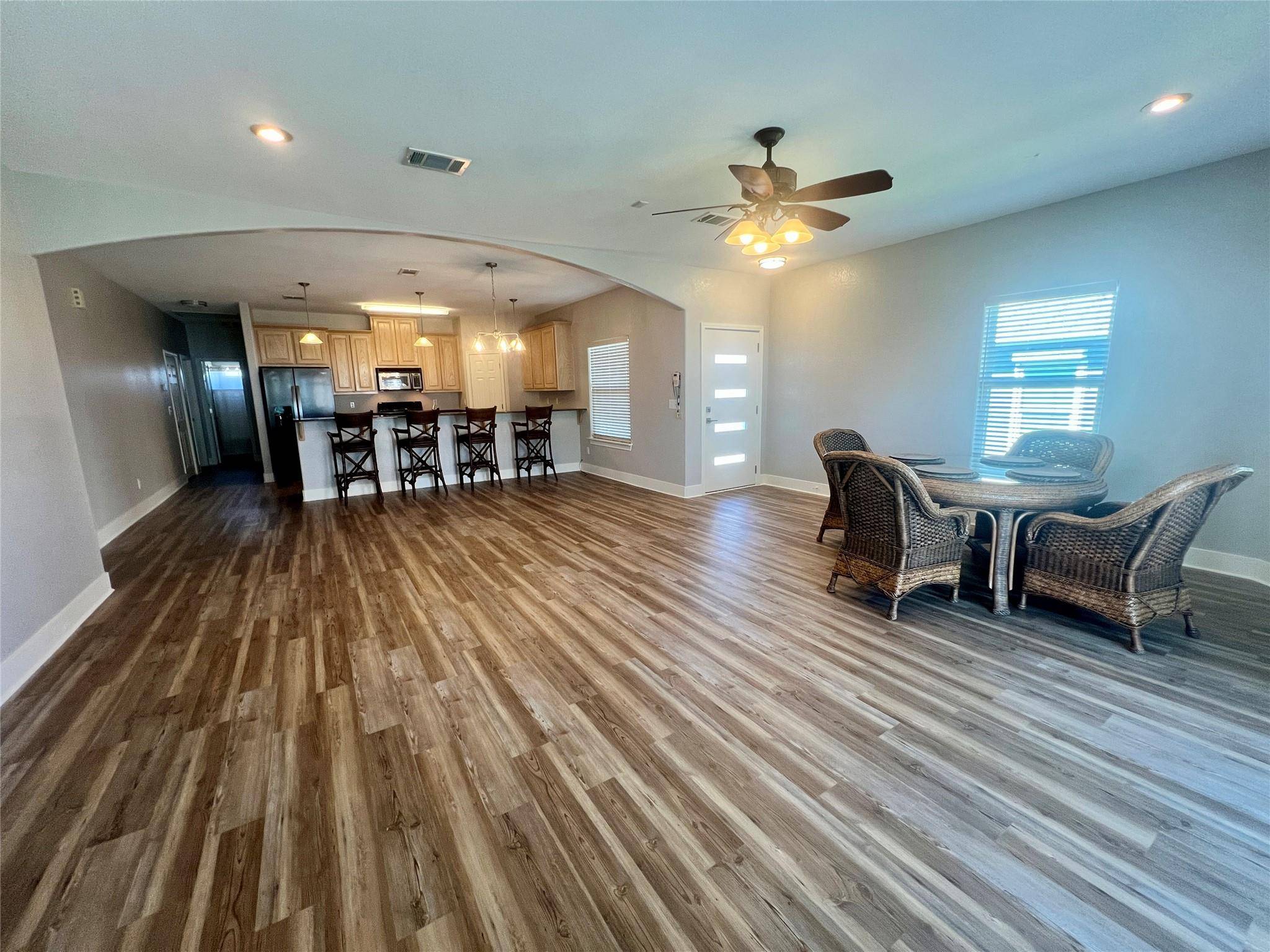 105 Pelican ST, Port O'connor, TX 77982