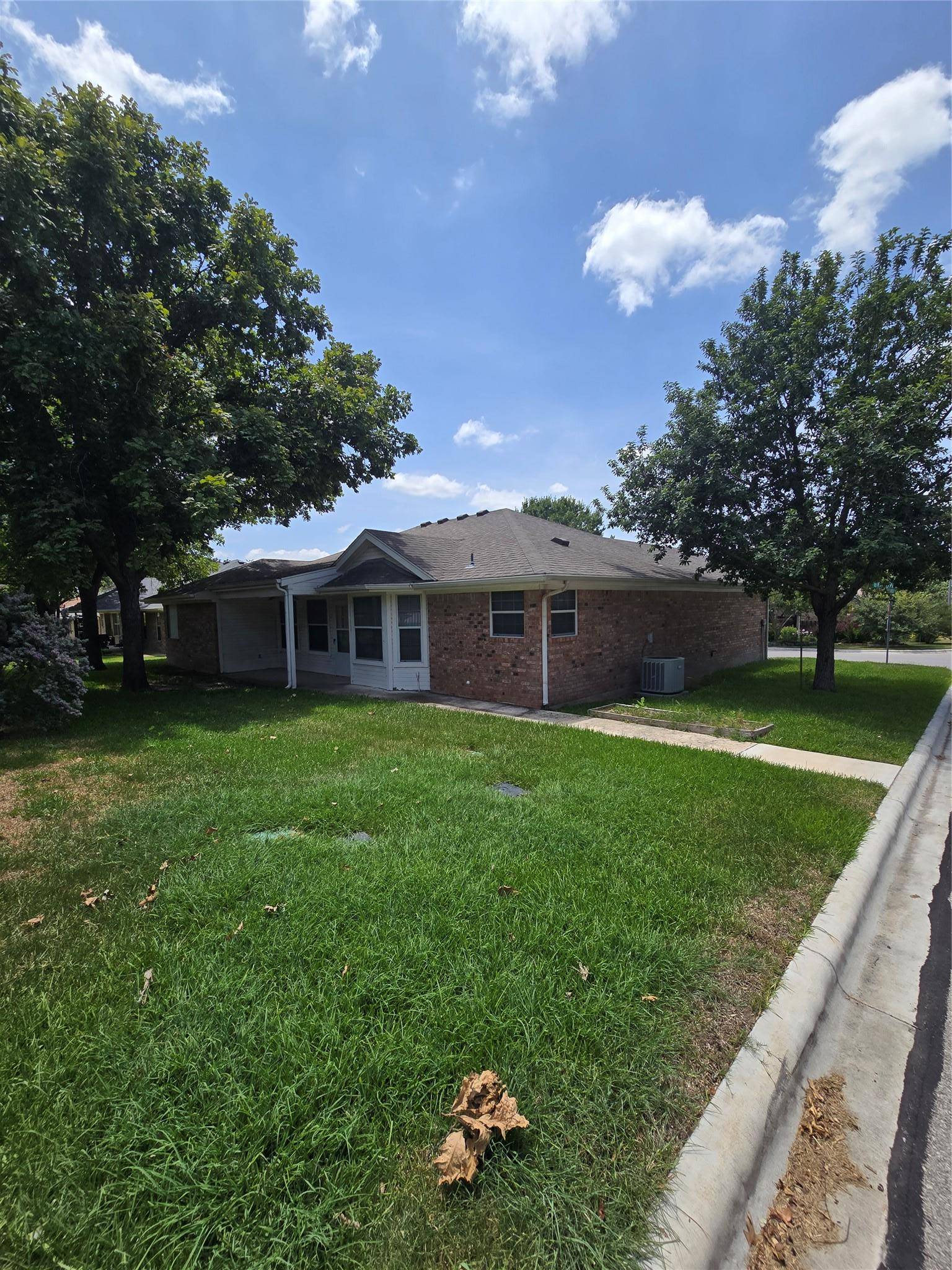 711 Beachwood RD, Burnet, TX 78611