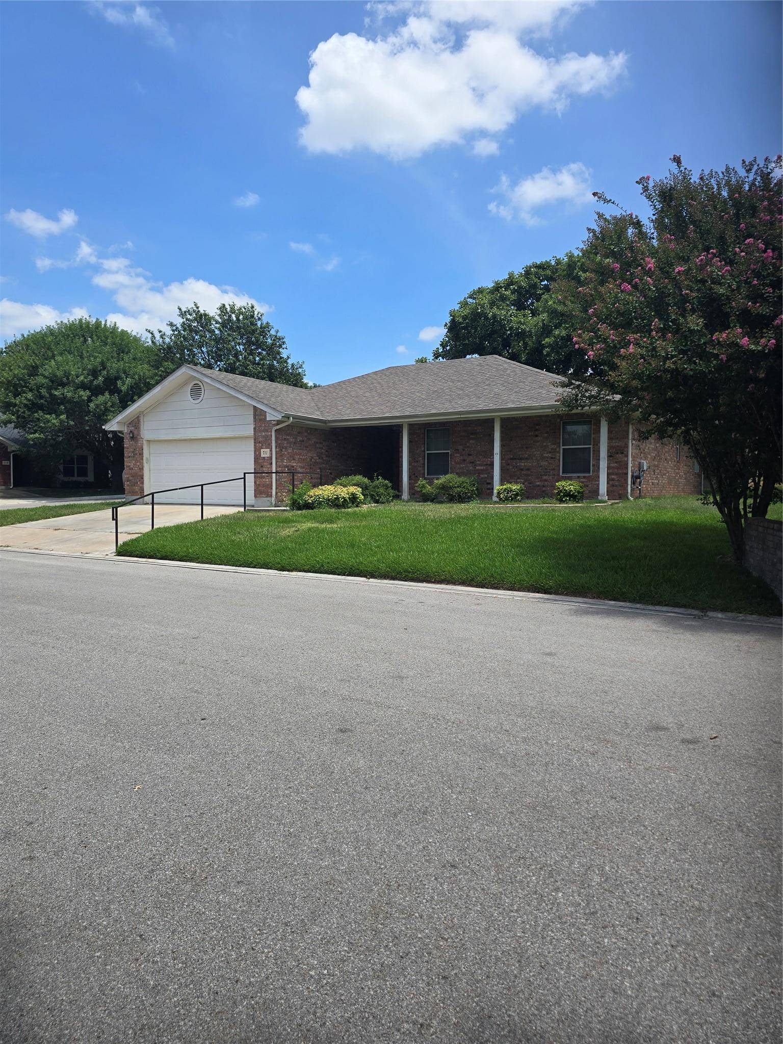 711 Beachwood RD, Burnet, TX 78611