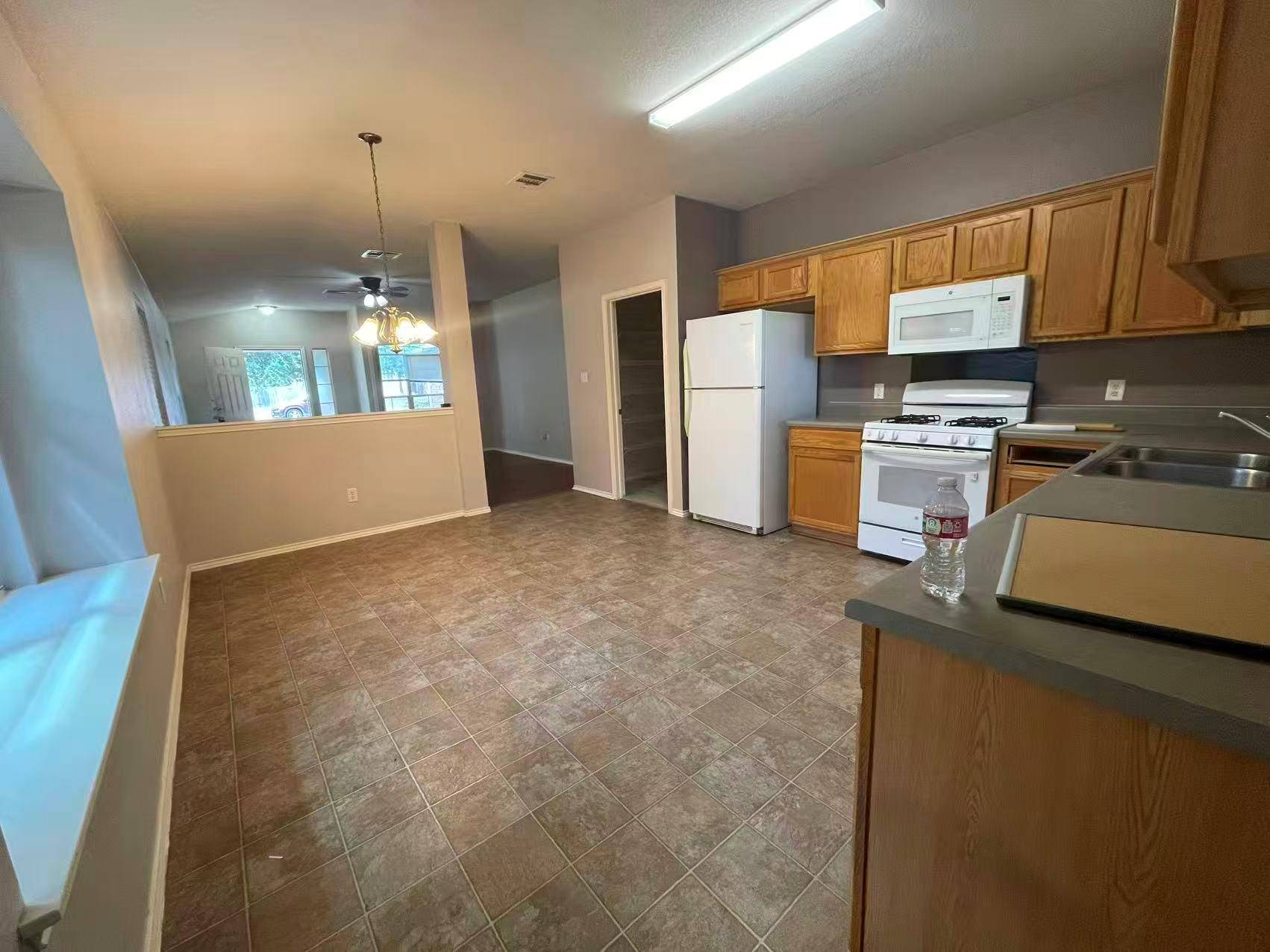 2416 SOCORRO BND, Leander, TX 78641
