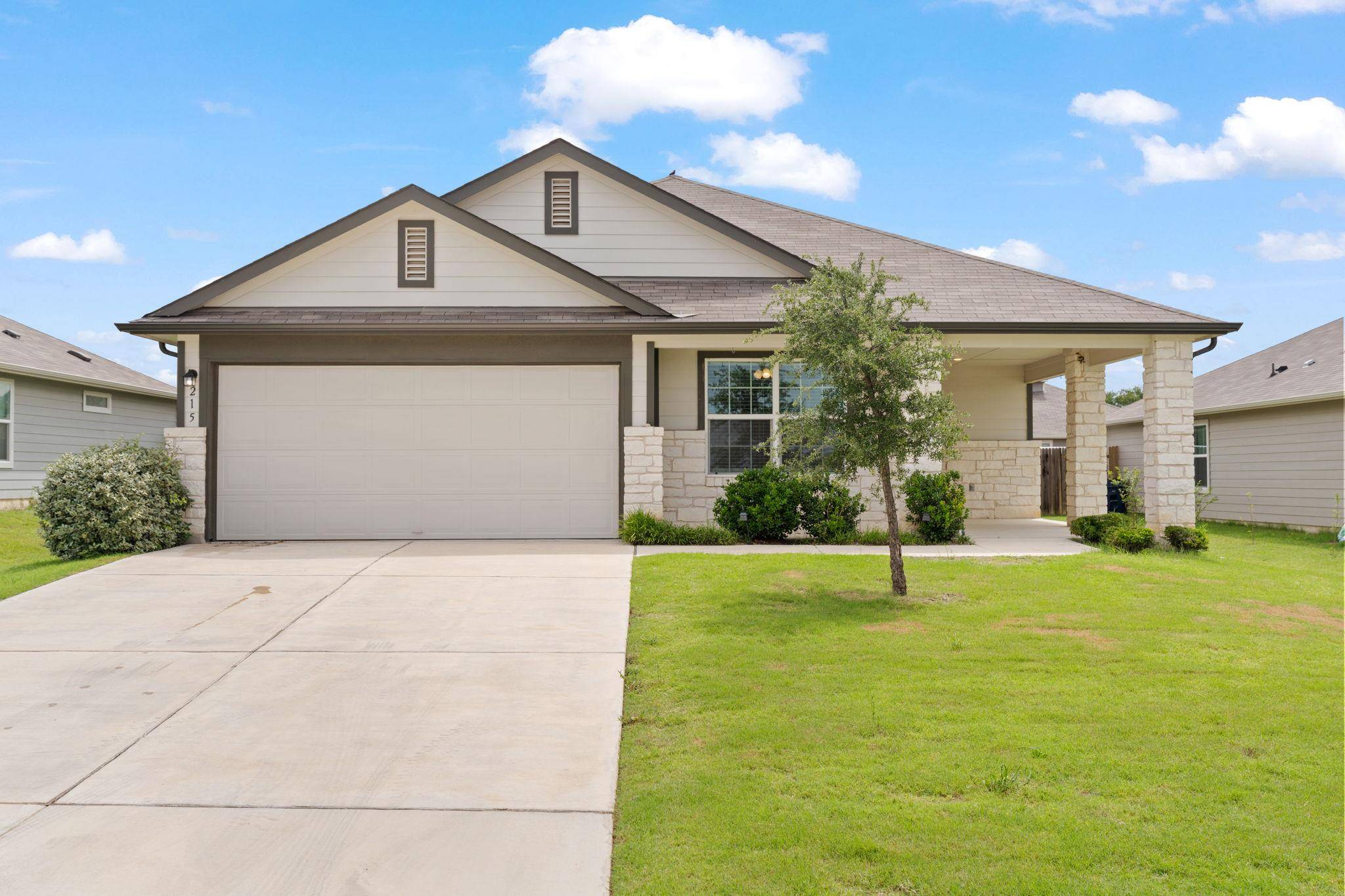 215 Bunting LN, Bertram, TX 78605