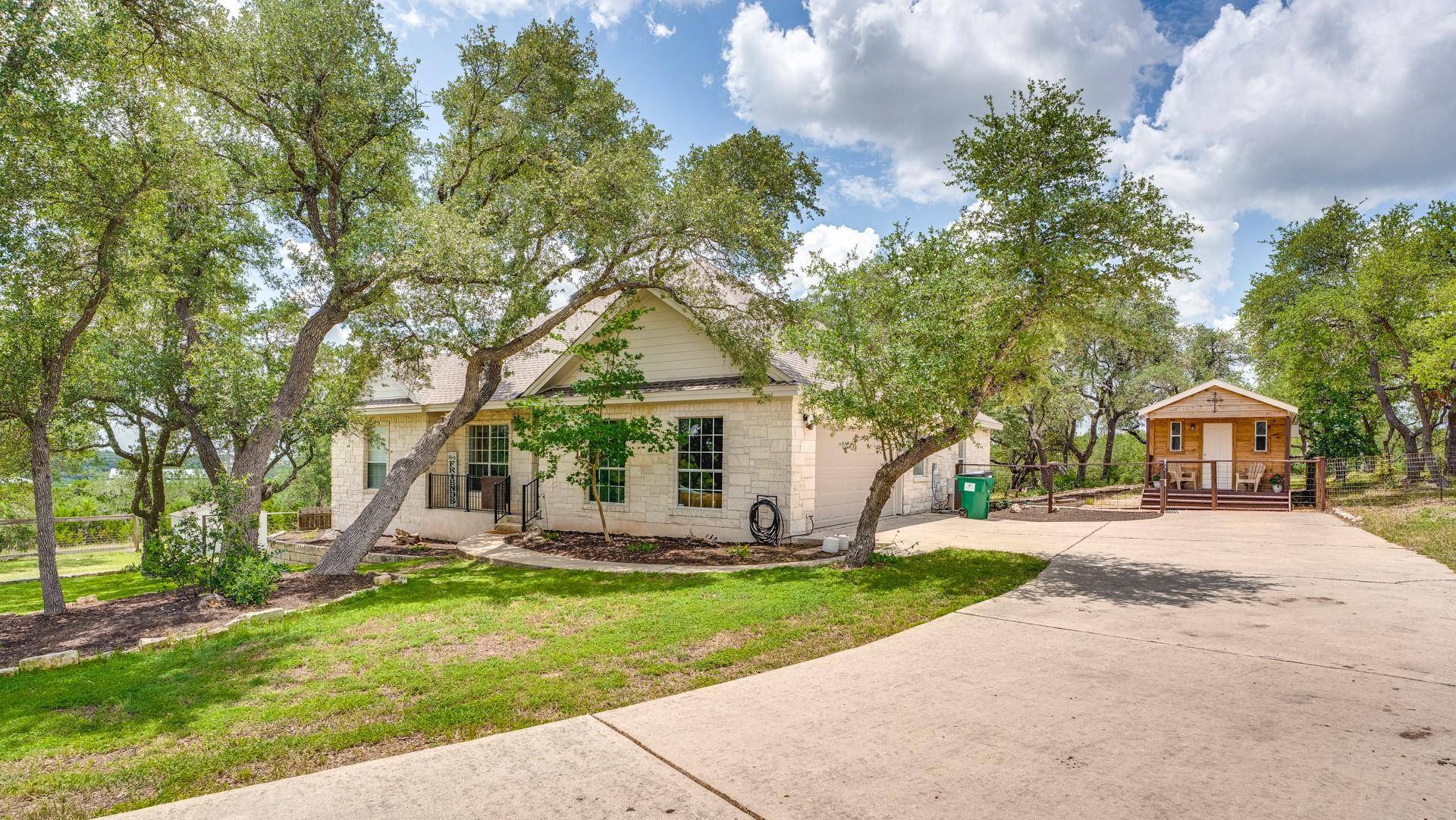 2016 Hidden Hills DR, Dripping Springs, TX 78620