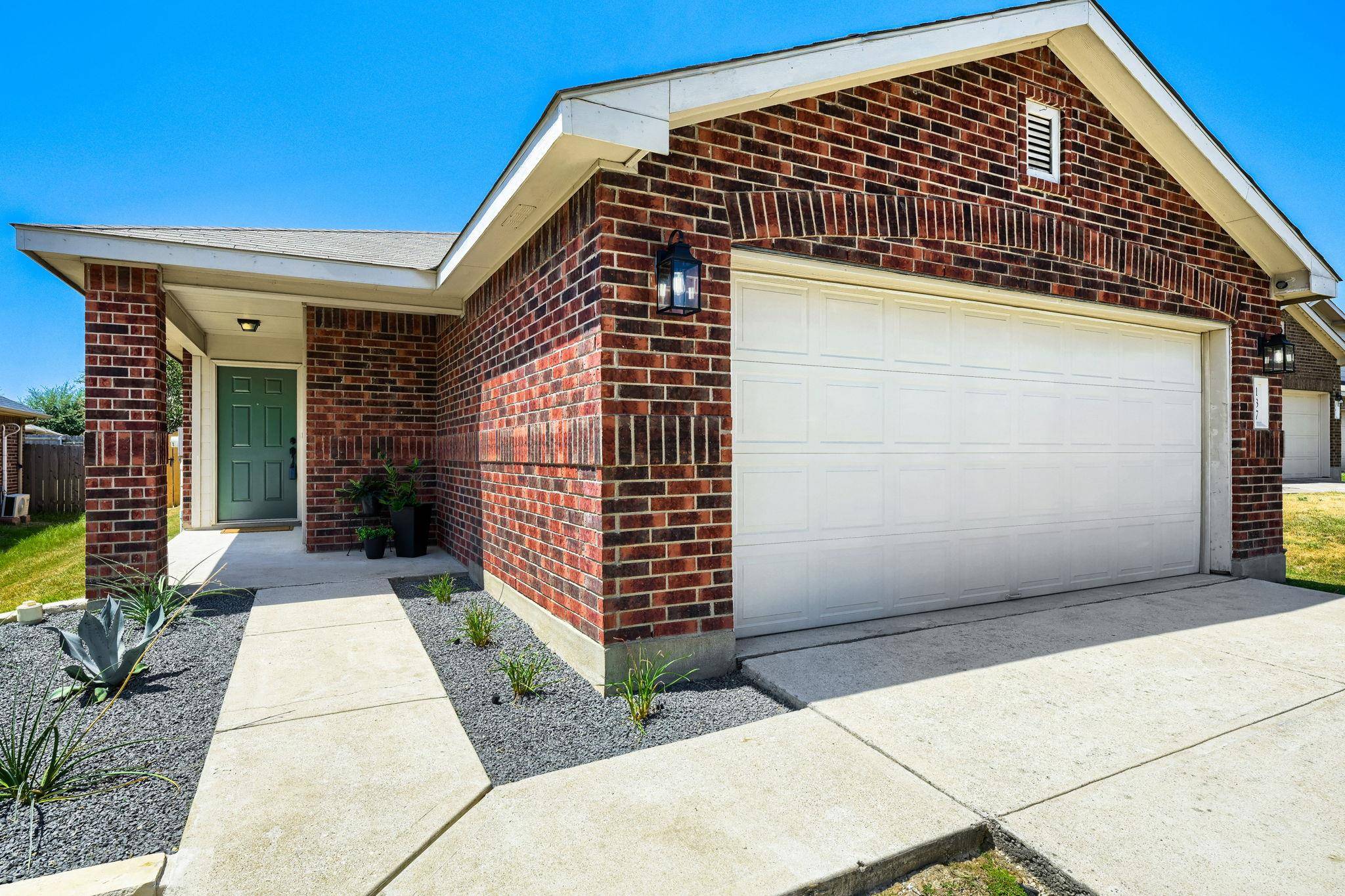 137 Pine Arbol, Buda, TX 78610