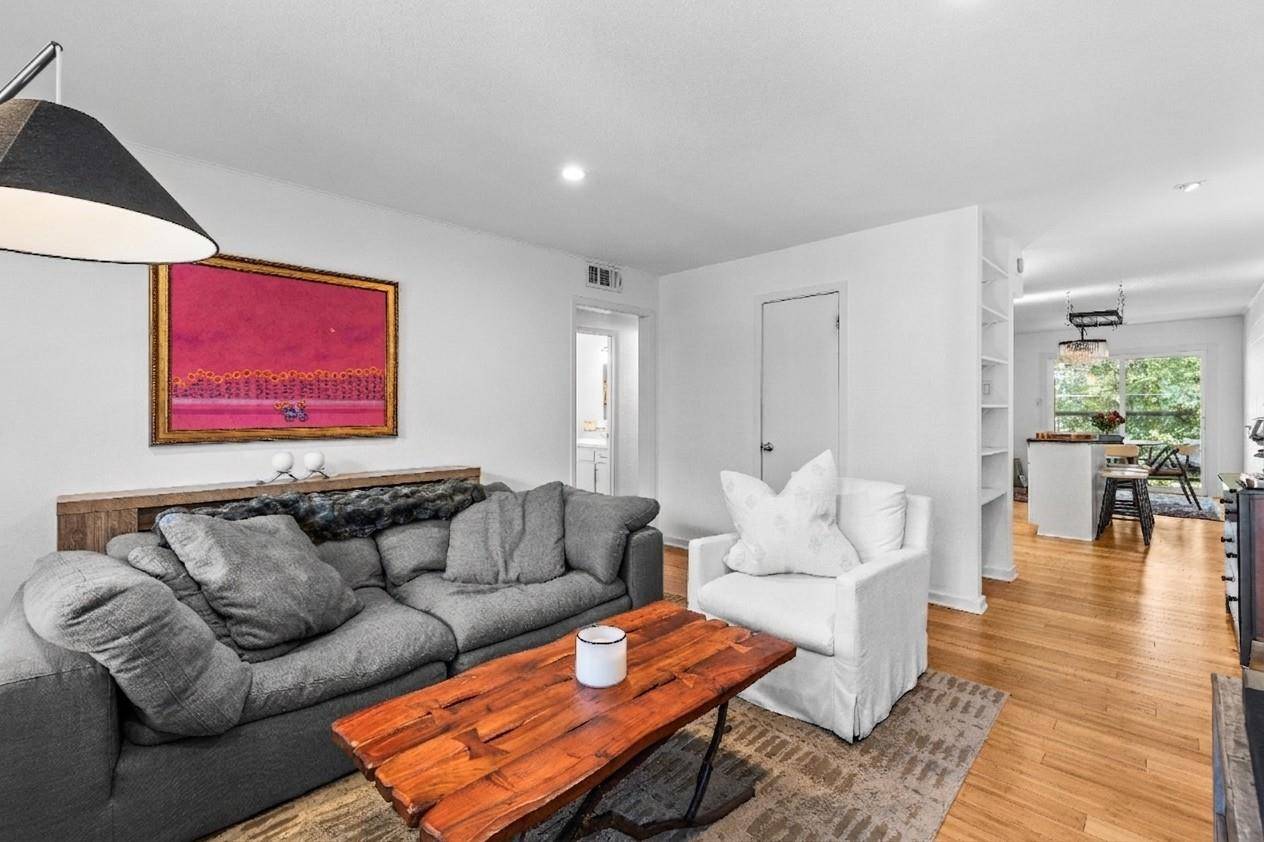 2303 East Side DR #210, Austin, TX 78704