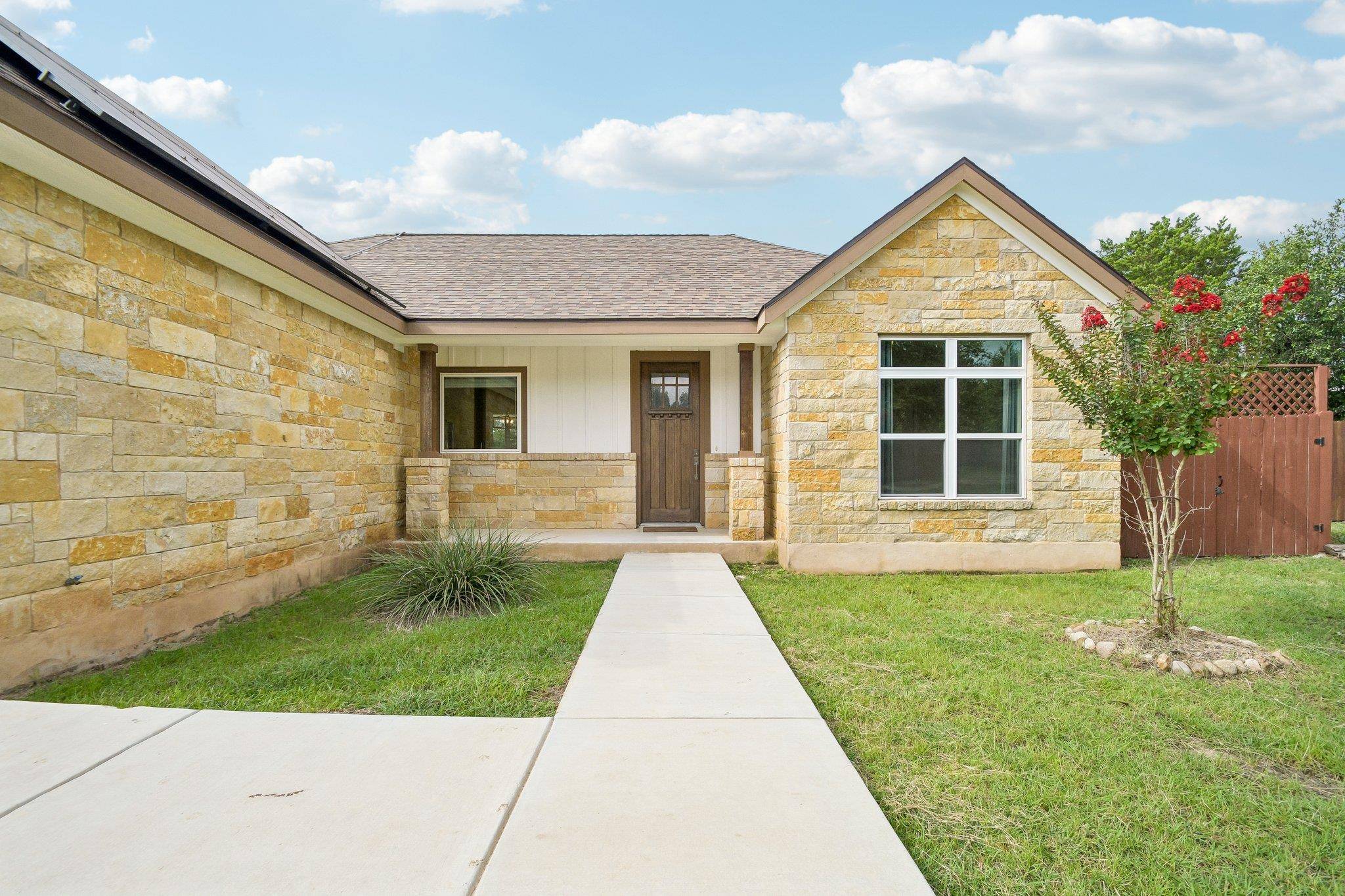 6 Round Bluff CIR, Wimberley, TX 78676