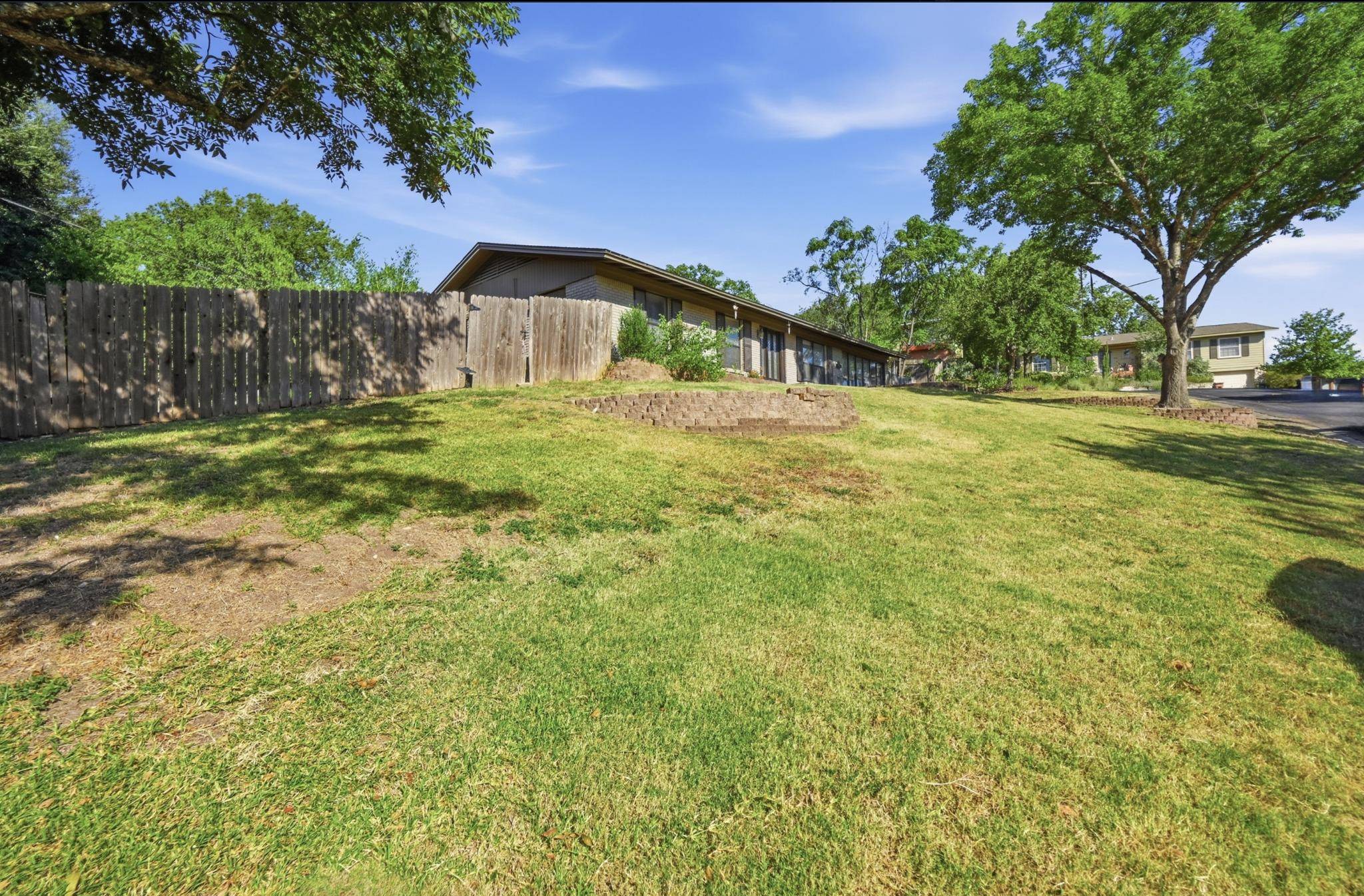 2600 Oakhaven DR, Austin, TX 78704