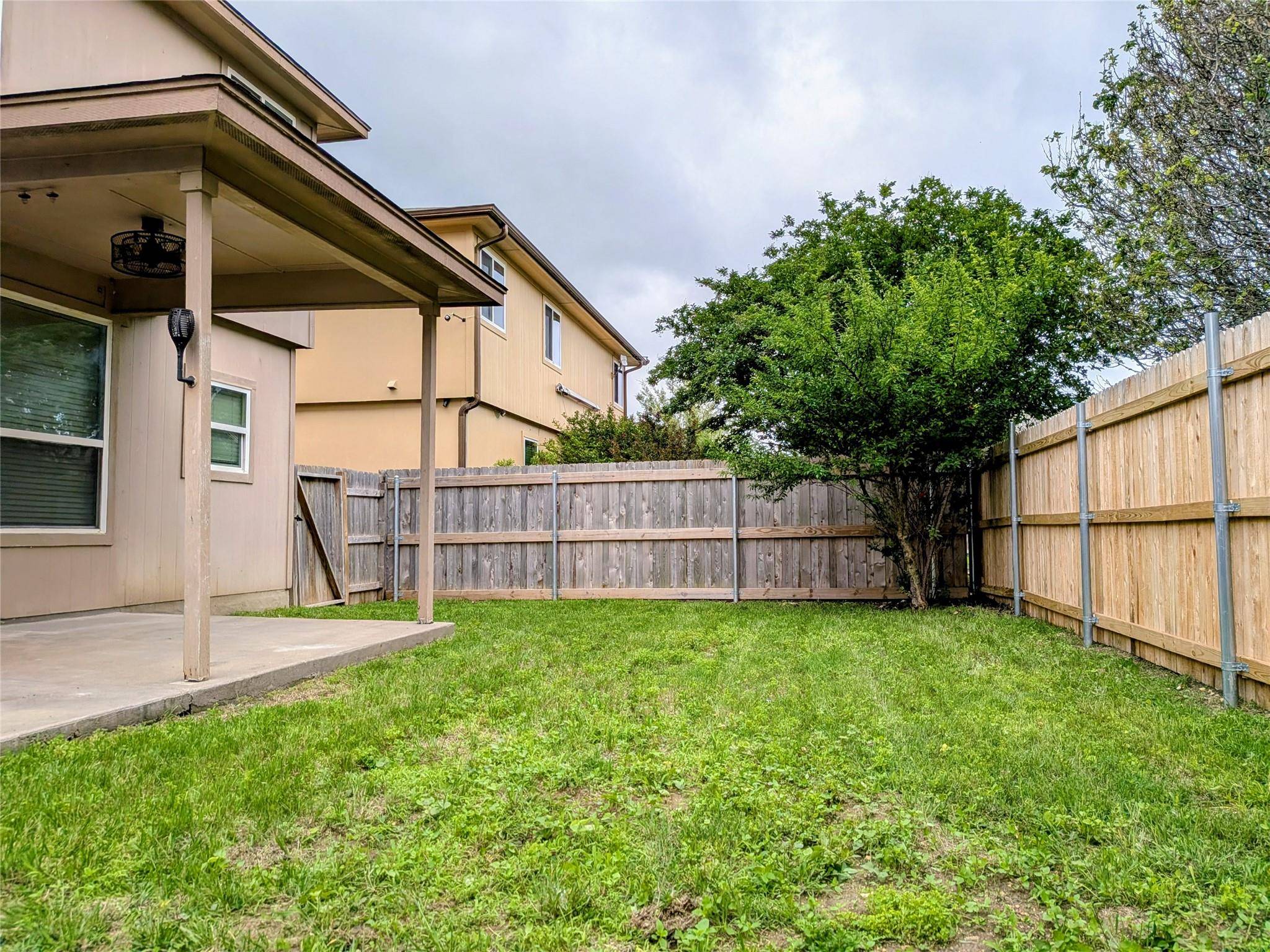 212 Foster LN, Jarrell, TX 76537