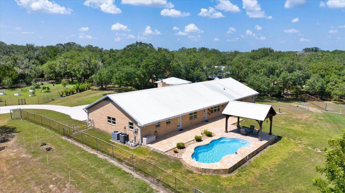 280 Hebron Church RD, Yoakum, TX 77995