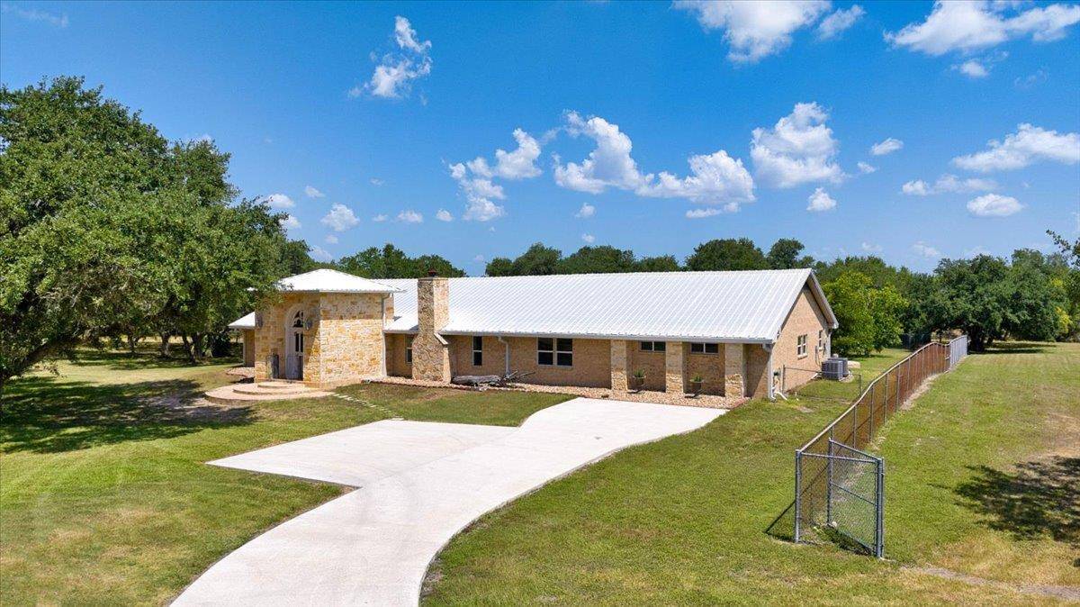 280 Hebron Church RD, Yoakum, TX 77995