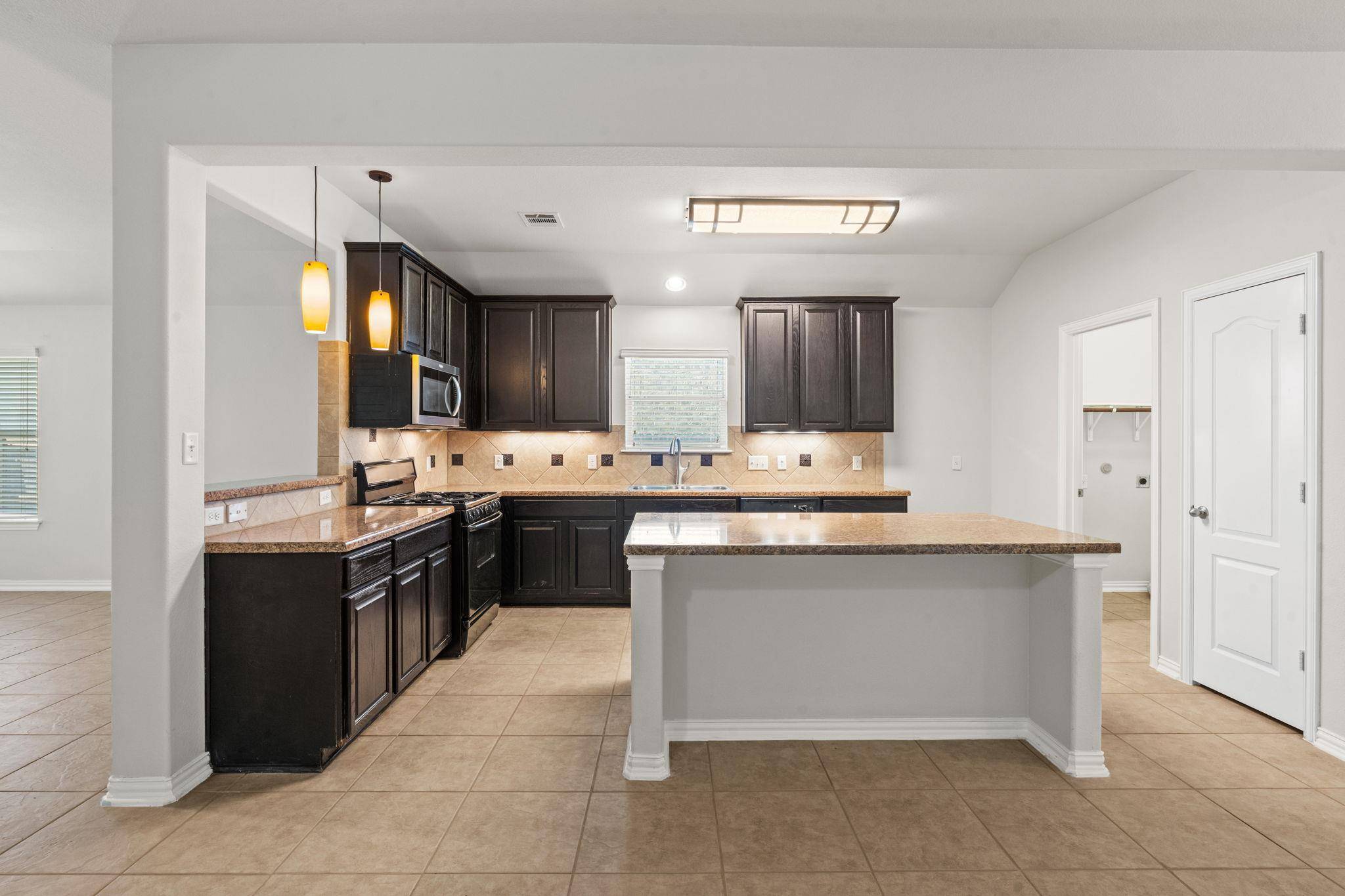 322 Strawberry Blonde DR, Buda, TX 78610