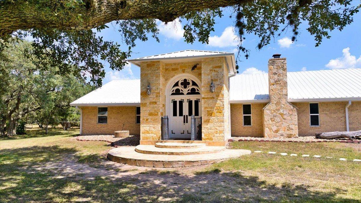 280 Hebron Church RD, Yoakum, TX 77995