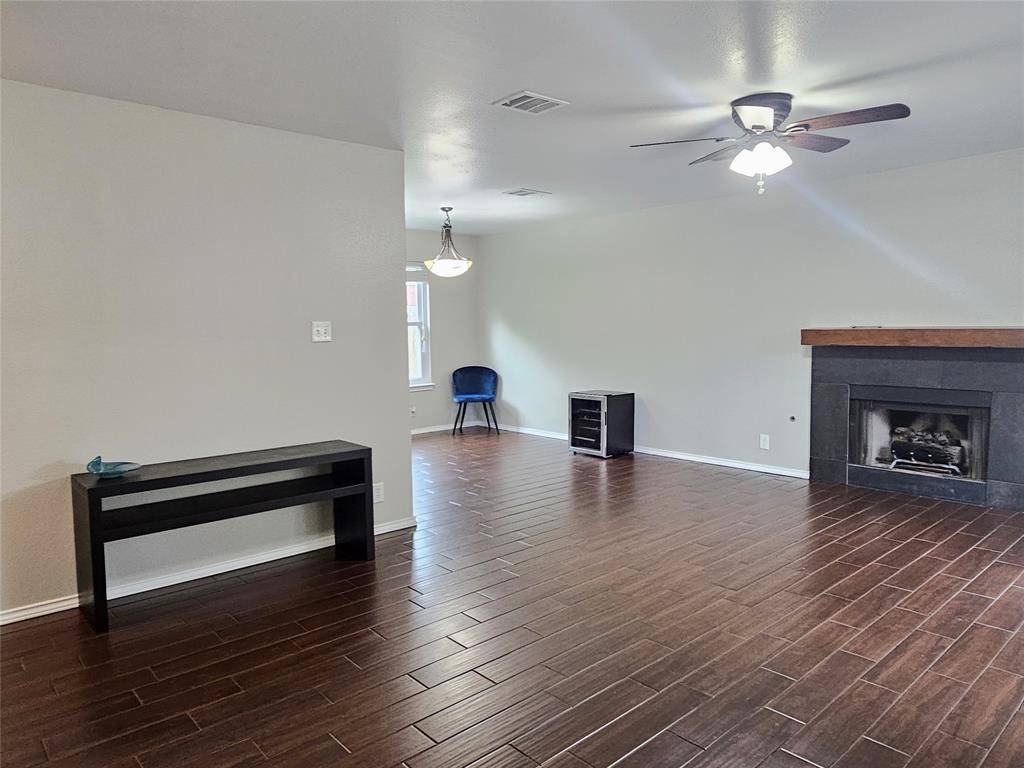 1913 Stratford DR, Round Rock, TX 78664