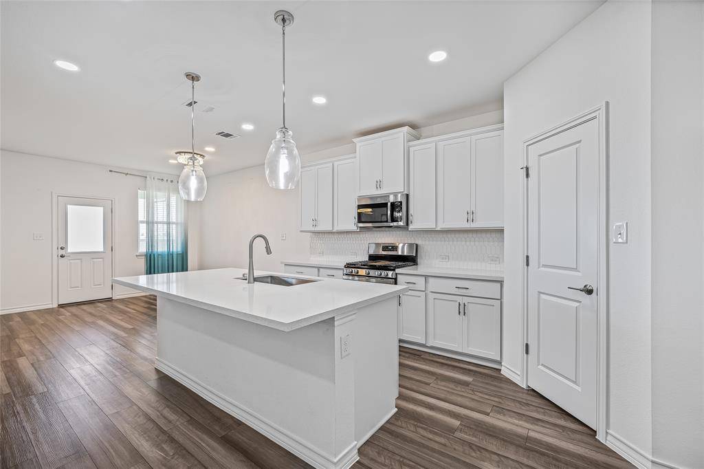 315 Doodle LN, Hutto, TX 78634