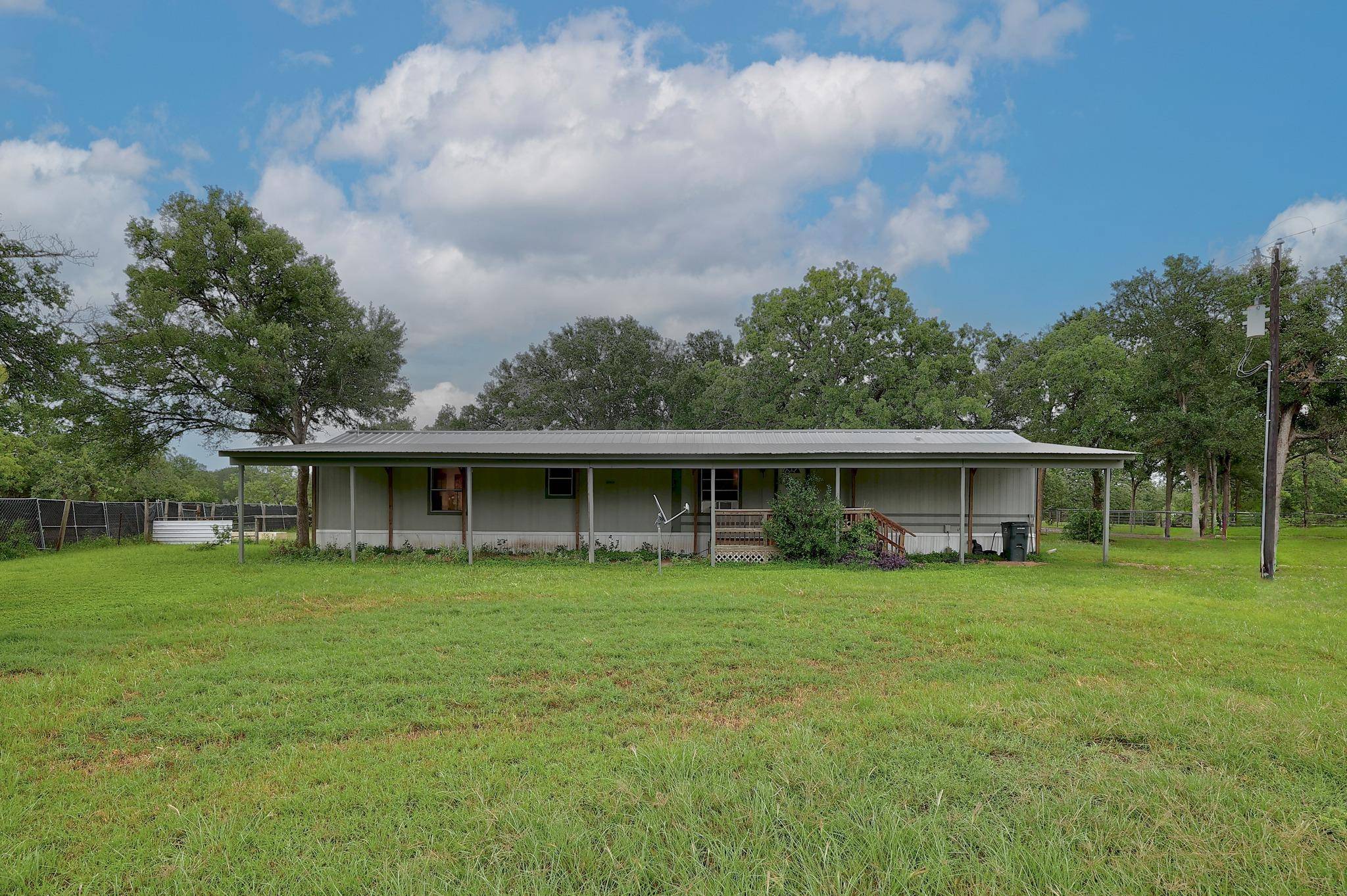 288 The Forest RD, Dale, TX 78616