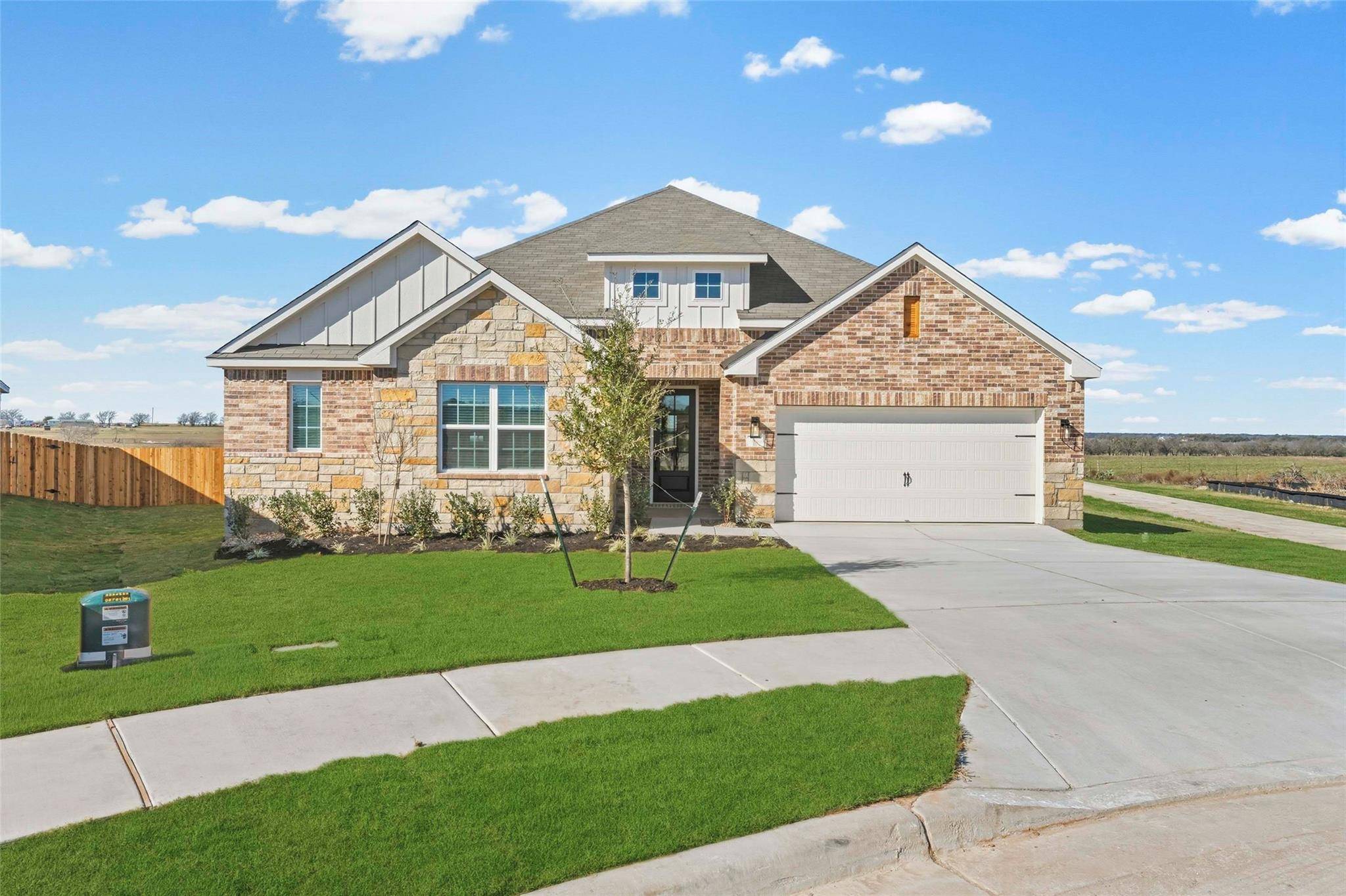 521 W Luna Blue LN, Jarrell, TX 76537