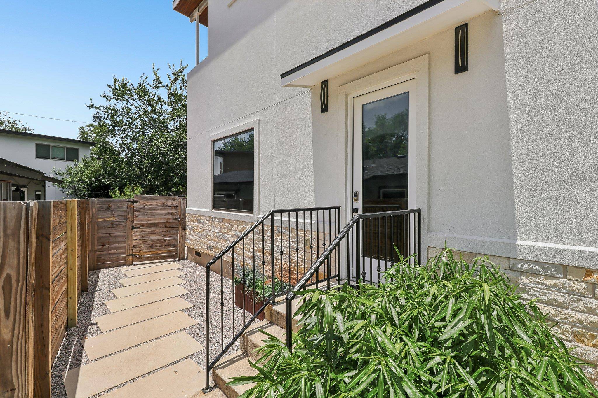 1406 Camelot CIR #2, Austin, TX 78745