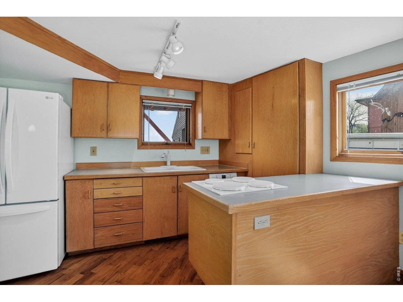 215 Ewald, Lyons, CO 80540