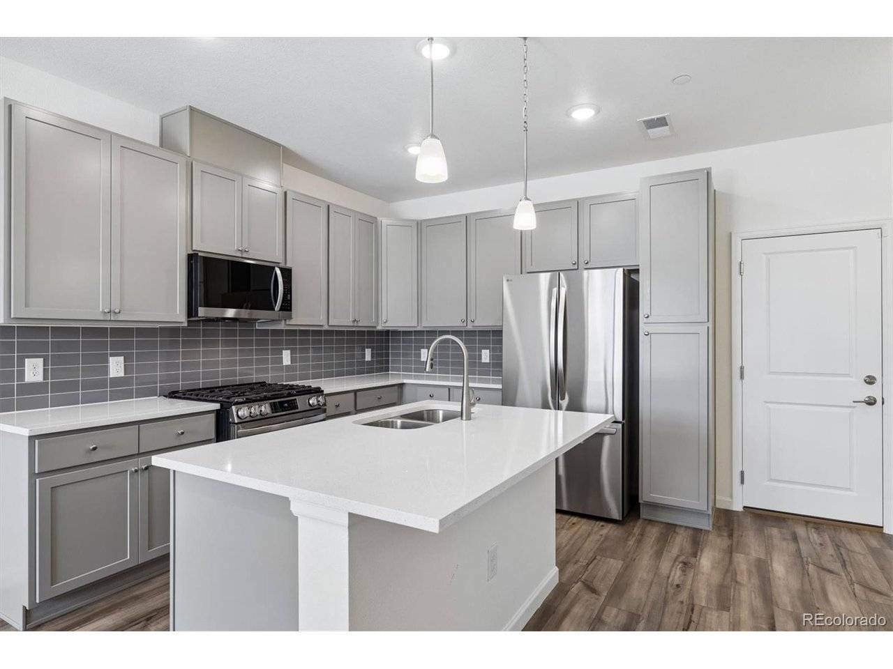 6690 Merseyside, Castle Pines, CO 80108