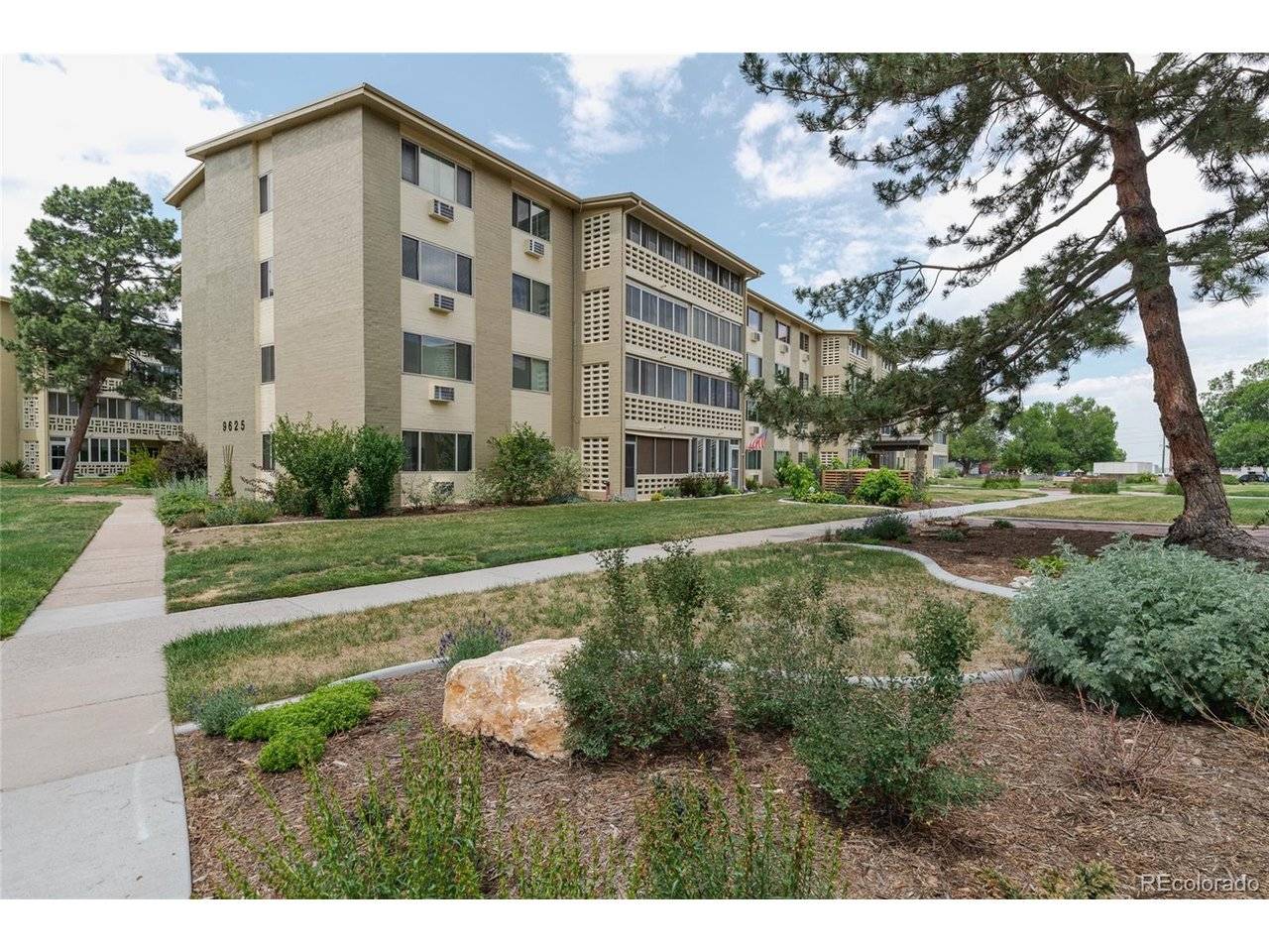9625 E Center #8A, Denver, CO 80247