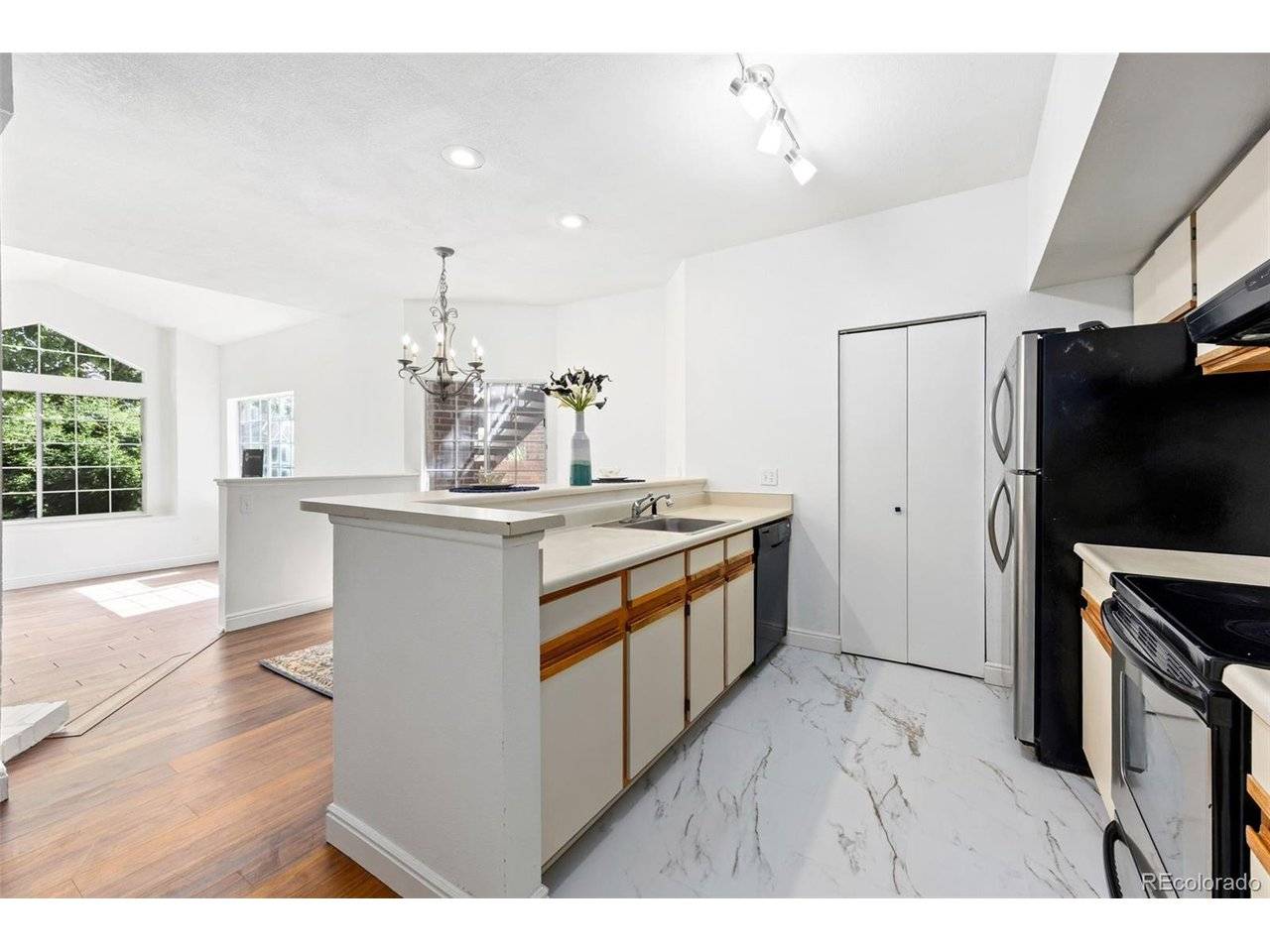 4760 S Wadsworth #J104, Littleton, CO 80123