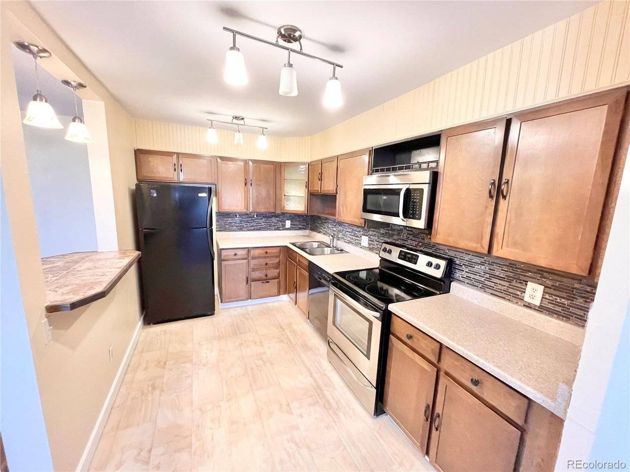 9335 E center #8B, Denver, CO 80247