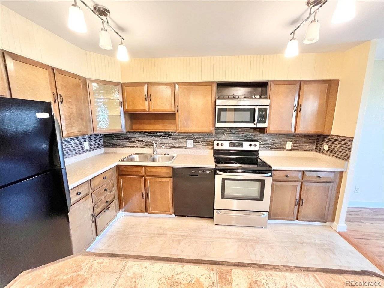 9335 E center #8B, Denver, CO 80247