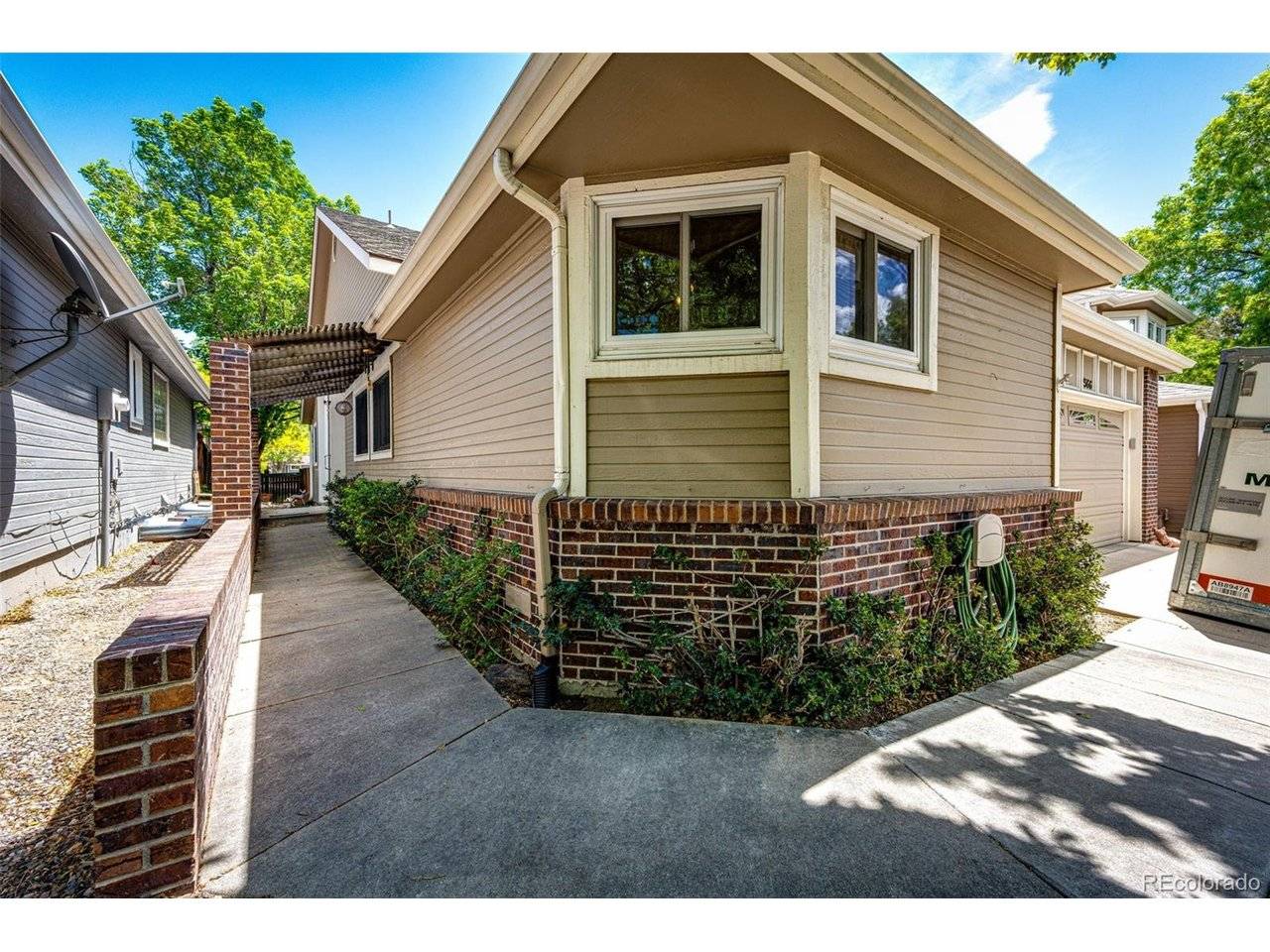 2566 S Independence, Lakewood, CO 80227
