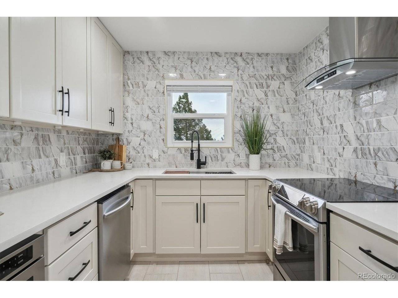 Address not disclosed, Larkspur, CO 80118
