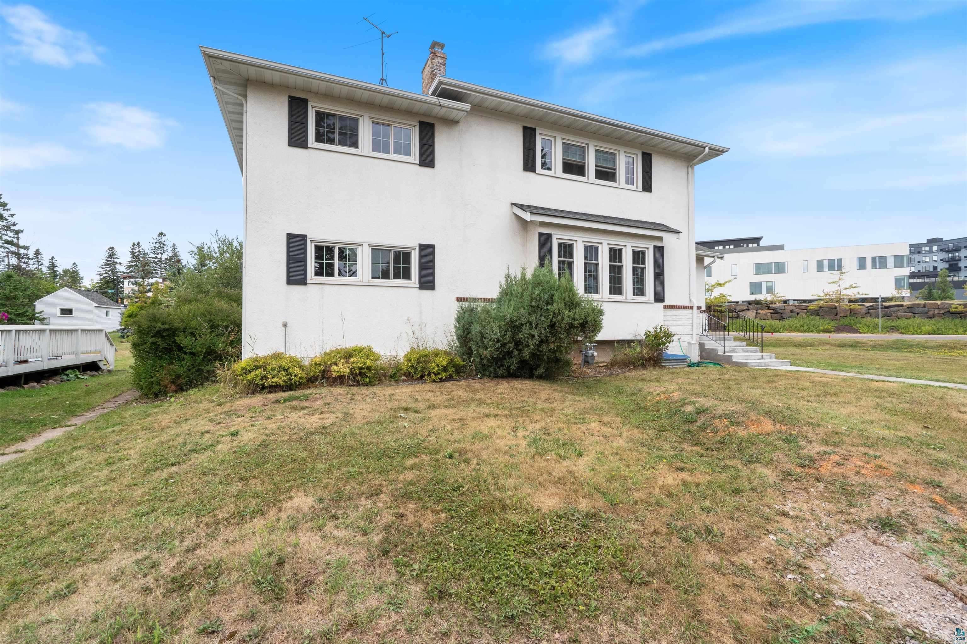 2337 E 8th St, Duluth, MN 55803