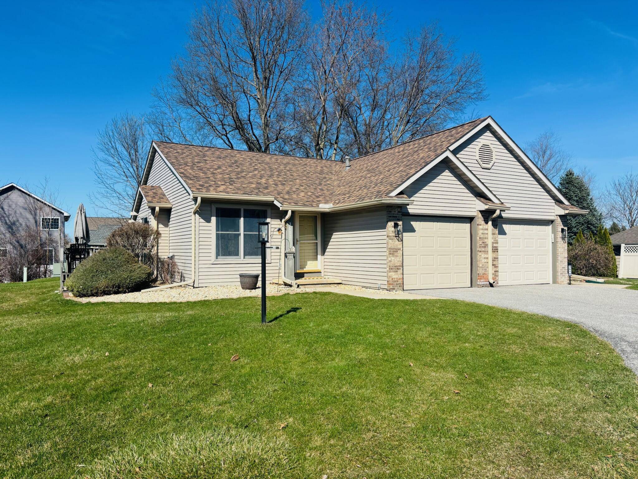 3612 Creekside DR, Valparaiso, IN 46383