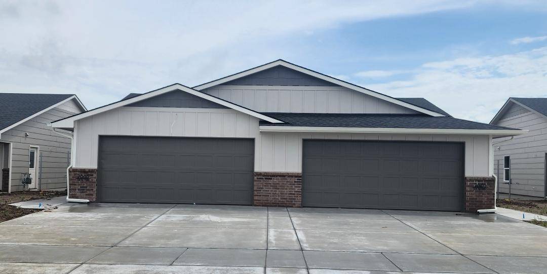 2885 S Cedar Crest Ct, Wichita, KS 67215