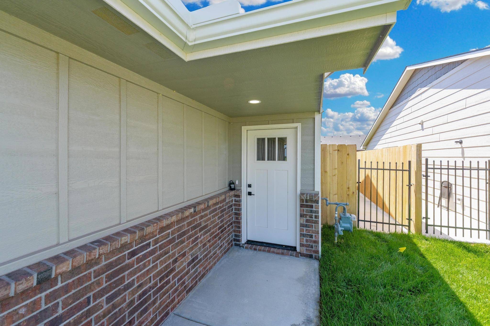 2865 S Cedar Crest Ct, Wichita, KS 67215