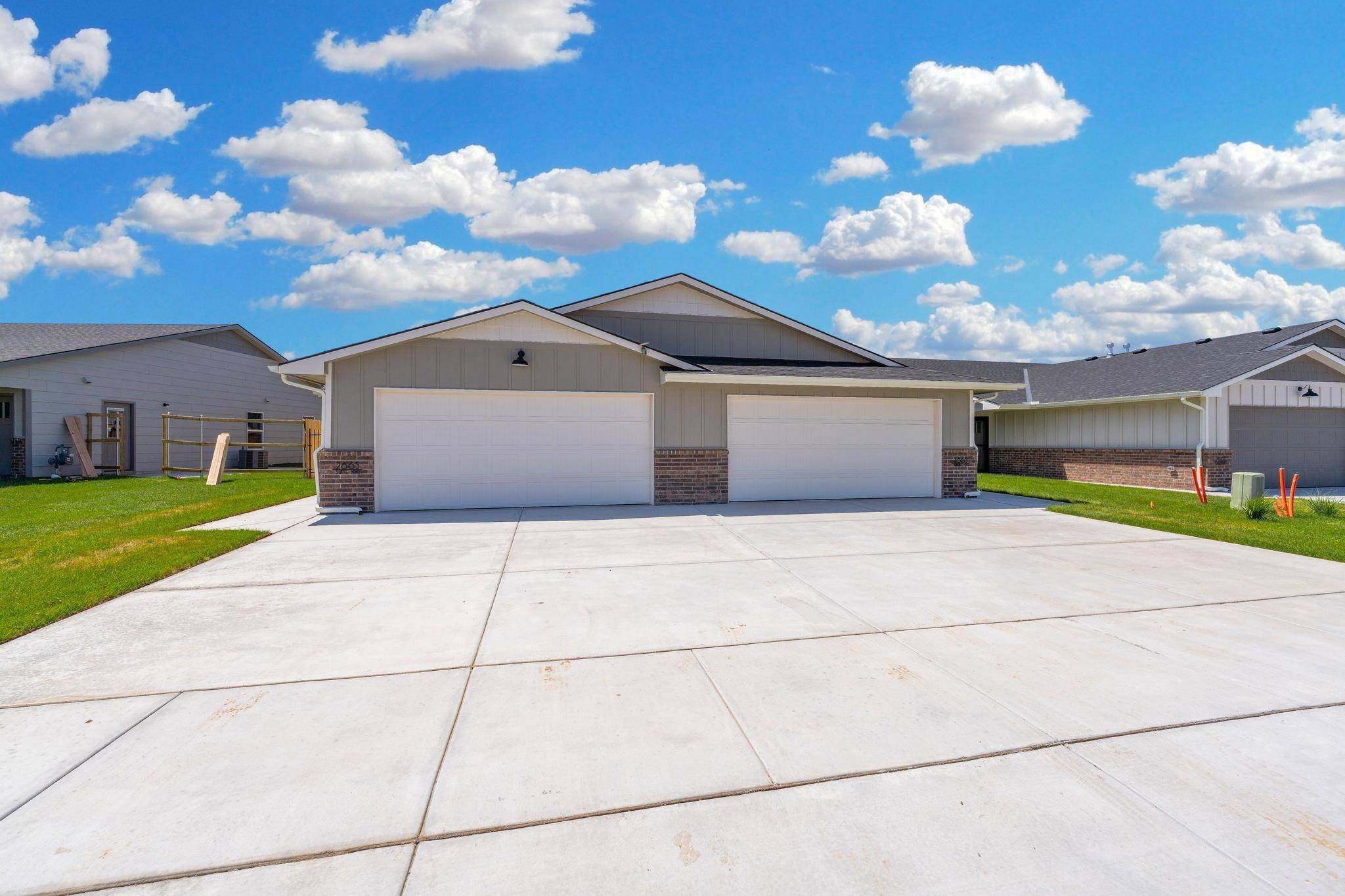 2897 S Cedar Crest Ct, Wichita, KS 67215