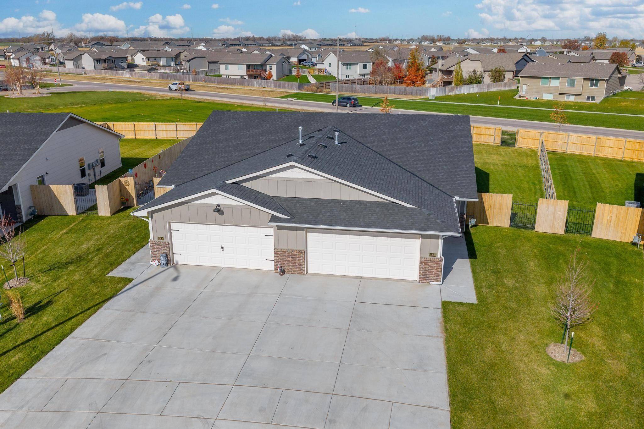 2889 S Cedar Crest Ct, Wichita, KS 67215